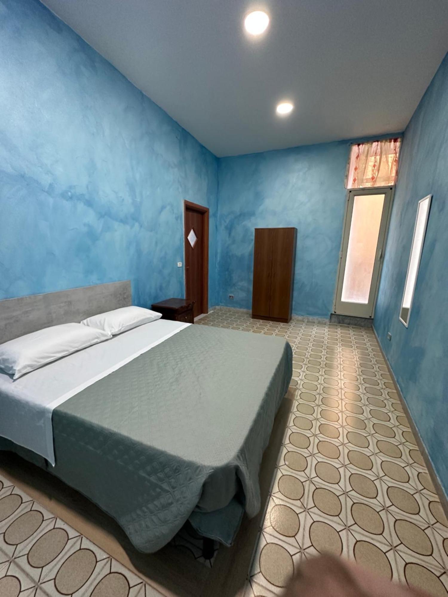 Holiday House Clara&Vincenzo Наполи Екстериор снимка