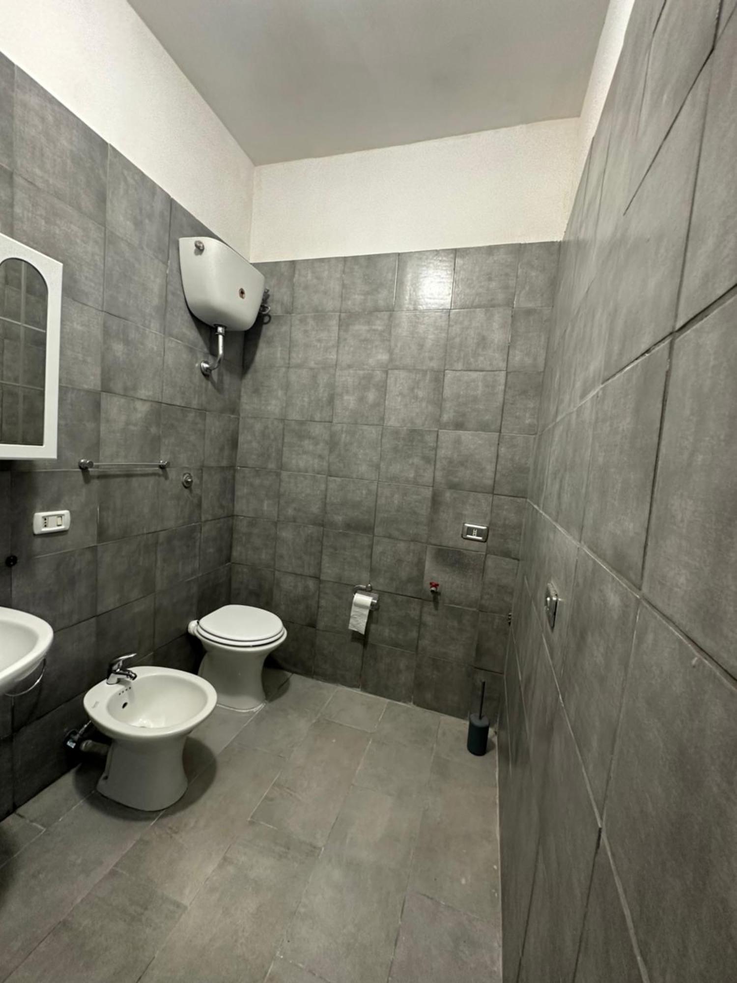 Holiday House Clara&Vincenzo Наполи Екстериор снимка