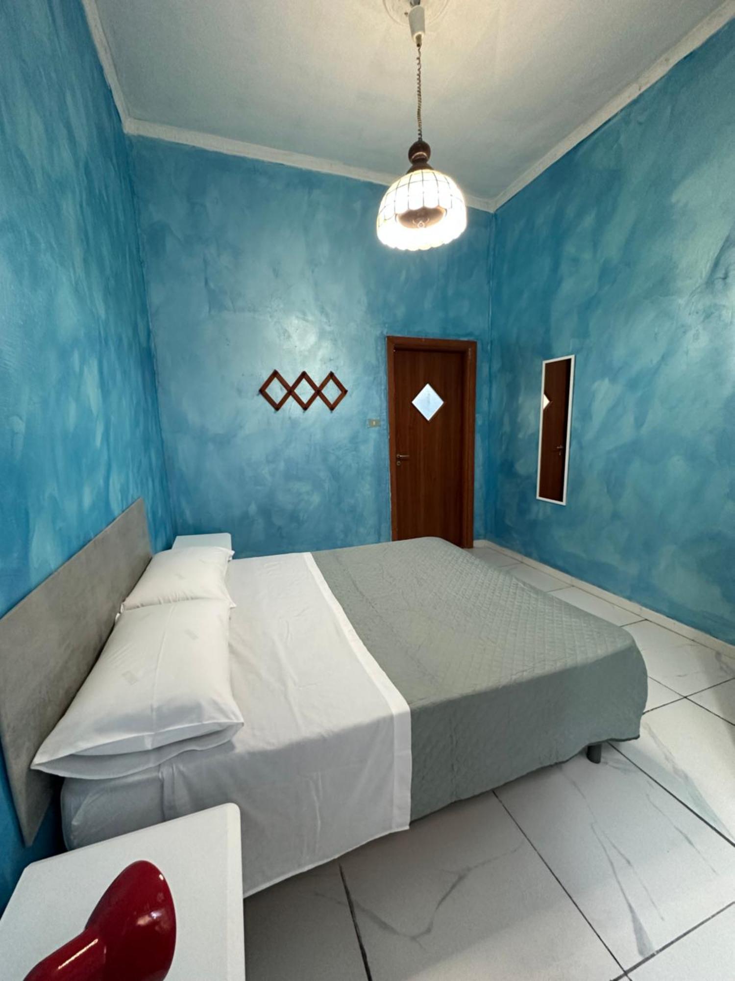 Holiday House Clara&Vincenzo Наполи Екстериор снимка